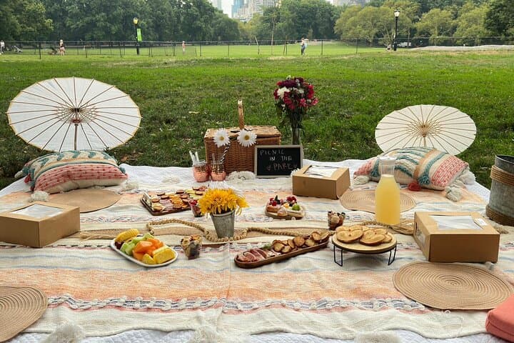 Private Central Park Bike Tour & Luxurious Picnic — Guided 2–3 Hour NYC Cycling Experience photo 2