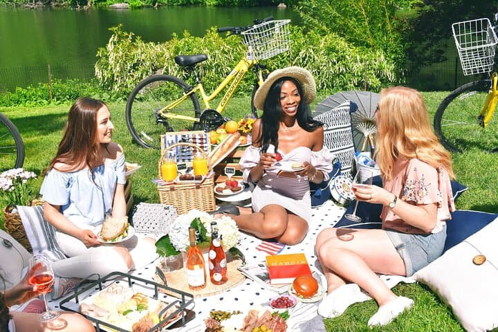 Private Central Park Bike Tour & Luxurious Picnic — Guided 2–3 Hour NYC Cycling Experience photo 4