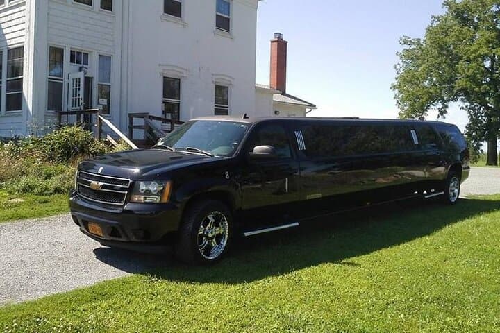 Luxury Private Limo Transfer From LAS to Las Vegas Hotels — Round-Trip photo 2