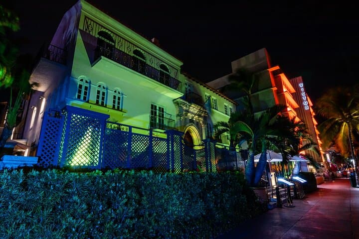 Miami Boos and Booze Haunted Pub Crawl — South Beach Ghosts & Local Bars photo 4
