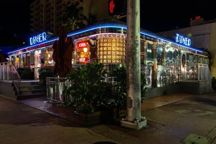 Miami Boos and Booze Haunted Pub Crawl — South Beach Ghosts & Local Bars photo 6