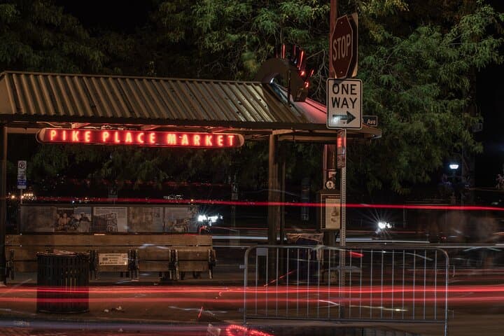 Seattle Walking Ghost Tour: Pike Place to Post Alley After Dark photo 5