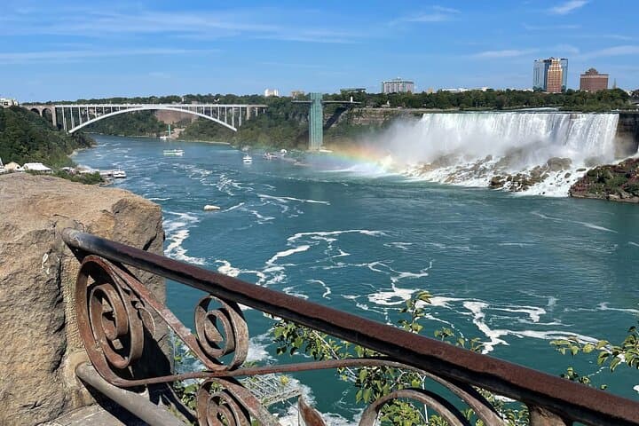 Niagara Falls Private Tour from Toronto — Day Trip to Horseshoe Falls