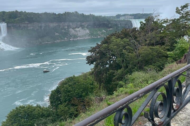 Niagara Falls Private Tour from Toronto — Day Trip to Horseshoe Falls photo 3