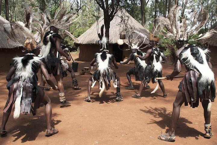 Nairobi City Sights: Giraffe Encounters, Crafts & Cultural Dances photo 3