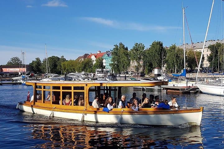 Riga Canal & Daugava River Boat Tour — 1-Hour City Cruise with Audio Guide photo 1