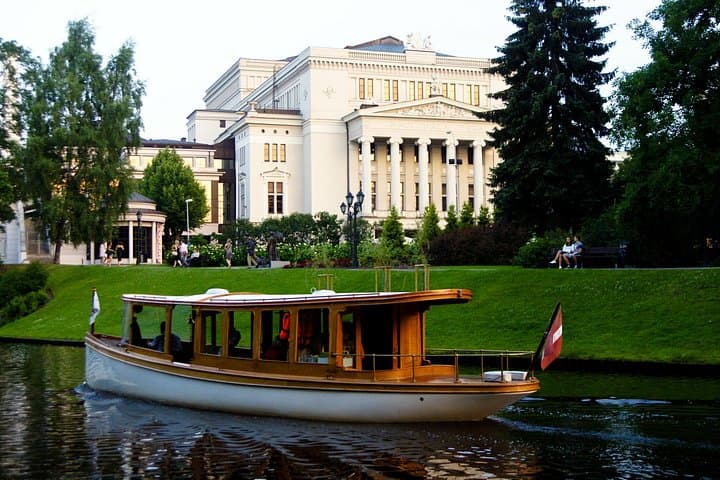 Riga Canal & Daugava River Boat Tour — 1-Hour City Cruise with Audio Guide photo 2