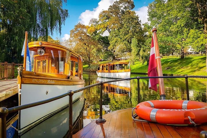 Riga Canal & Daugava River Boat Tour — 1-Hour City Cruise with Audio Guide photo 3