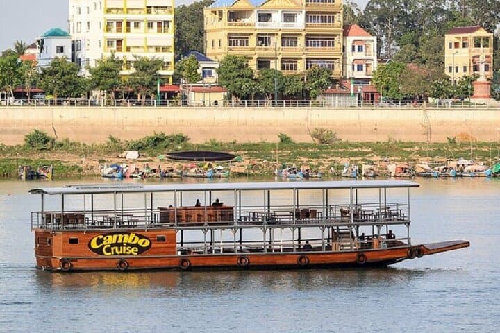 Private 2-Day Phnom Penh Cultural Tour: Royal Palace, Tuol Sleng & Central Market photo 3