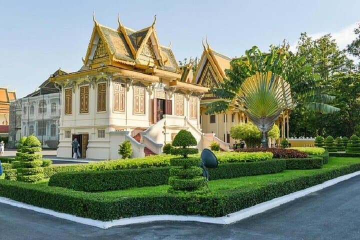 Private 2-Day Phnom Penh Cultural Tour: Royal Palace, Tuol Sleng & Central Market photo 4