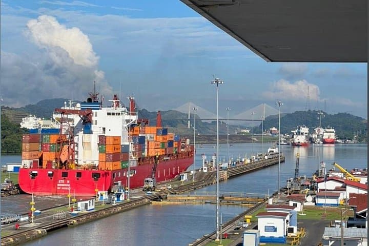 Private Panama City Stopover: Miraflores Locks, Casco Viejo & Amador Causeway photo 2