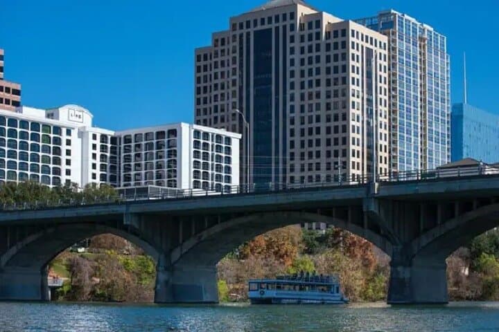 Private Austin State Capitol Tour and Lady Bird Lake Cruise