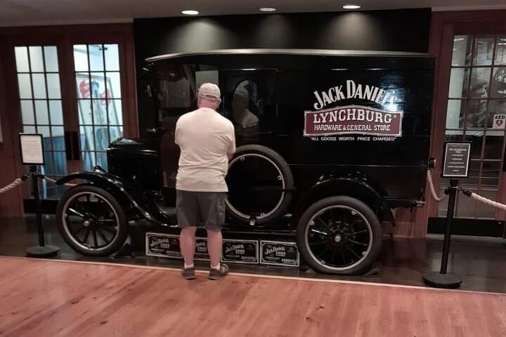 Bus Tour in Christiana, Tennessee
