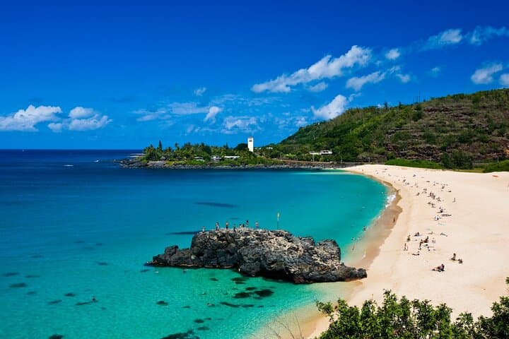 North Shore Adventure Shuttle: Banzai Pipeline, Shark's Cove & Waimea Bay Day Trip photo 1