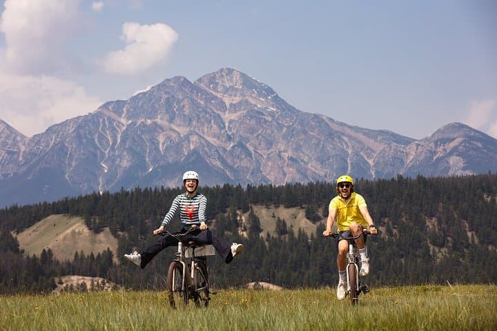 E-Bike Safari Eco Tour: Jasper's 25 km Glacial Lakes & Wildfire Recovery Ride