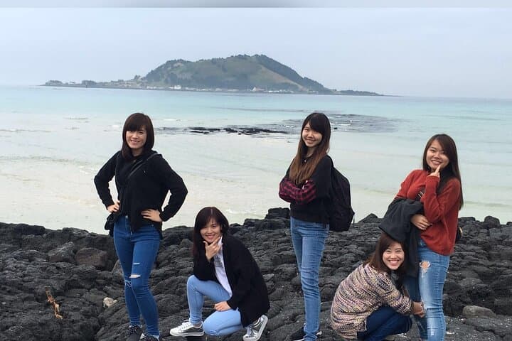 East Jeju Full-Day Taxi Tour: Manjanggul, Seongsan Ilchulbong & Local Flavors