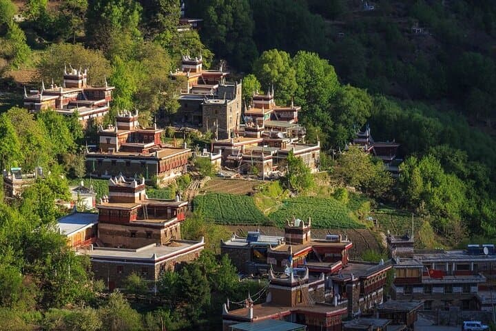 Sichuan to Yunnan: 12-Day Private 'Last Paradise' Tour — Yading, Tiger Leaping Gorge & Lijiang photo 2