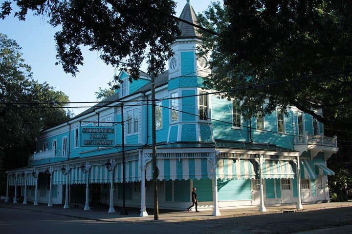 Garden District Walking Tour: Lafayette Cemetery, Mansions & Irish Channel Stories photo 2