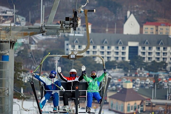 Day Trip to Jisan Forest Ski Resort from Seoul — Beginner Lessons & Shuttle photo 2