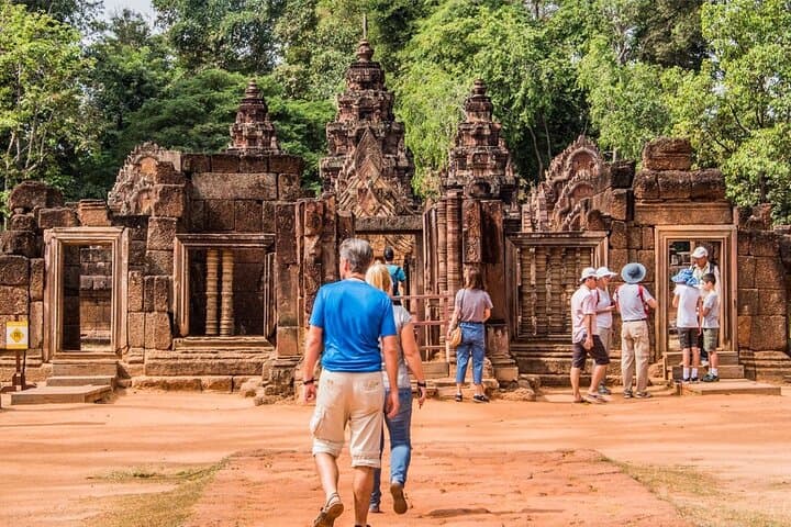 Full-Day Banteay Srei & Kbal Spean: River of 1000 Lingas Hike and Temple Circuit