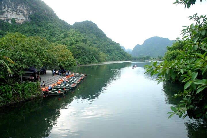 3-Day Ninh Binh to Ha Long Luxury Cruise: Kayaks, Caves & Pagodas photo 6