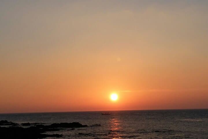 West Jeju Full-Day Private Tour: Handam Beach, Osulloc Tea & Songaksan Crater photo 6