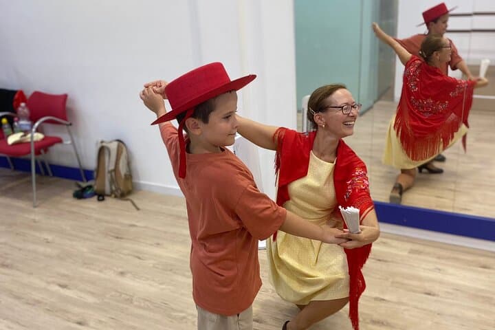 Family Flamenco Fiesta: 45-Minute Flamenco Dance Class for Kids in Málaga photo 2