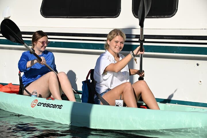 Kings Bay Double Kayak Rental: Manatee-Viewing & Springs Paddle in Crystal River