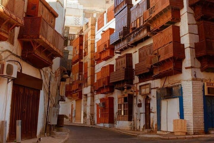 Walk Al-Balad: 3-Hour Guided Jeddah Tour with a Local Woman photo 3