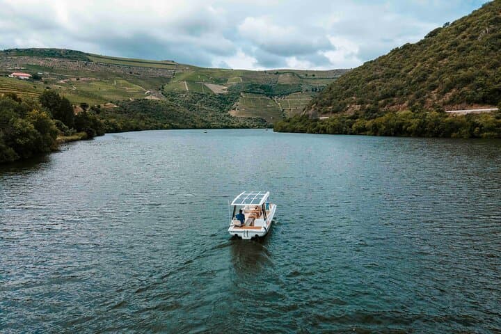 Douro Solar Boat in Pinhão: 1‑Hour Electric Wine Tasting Cruise photo 2