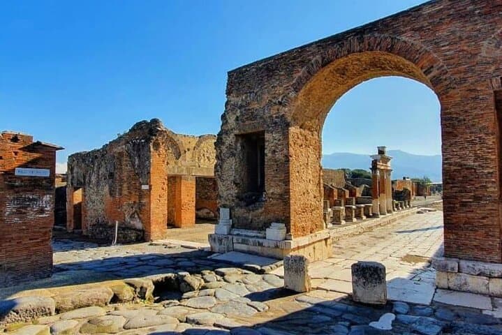 Pompeii, Herculaneum & Vesuvius: A Small-Group Day from Naples