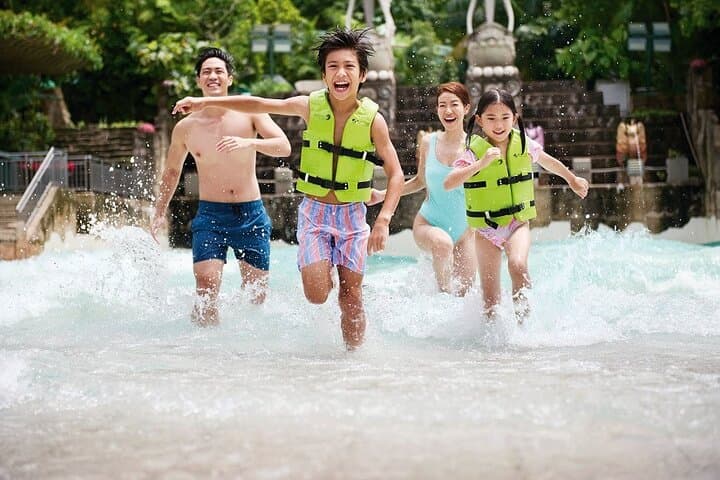 Adventure Cove Waterpark Singapore — Full-Day Guide to Rides, Reef Snorkel & Family Fun photo 6
