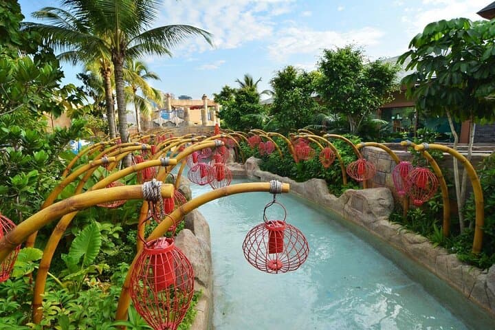 Adventure Cove Waterpark Singapore — Full-Day Guide to Rides, Reef Snorkel & Family Fun