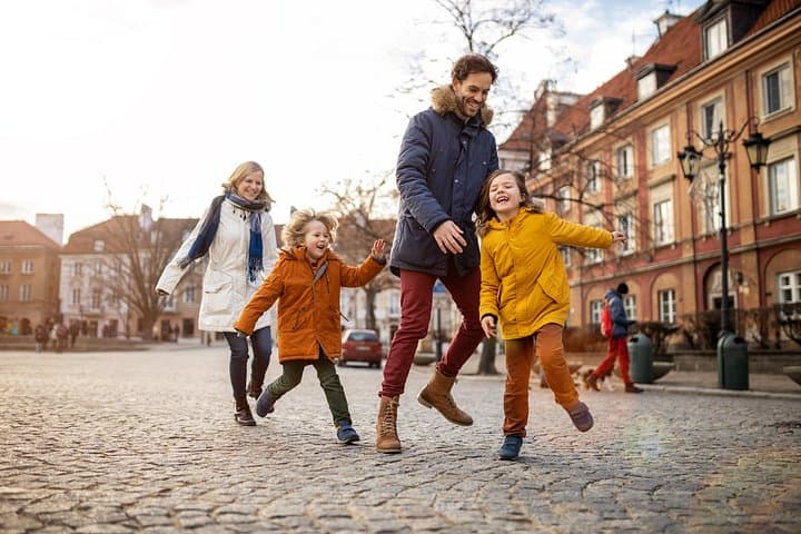 Family-Friendly Warsaw Old Town Walking Tour with Sweets & Science