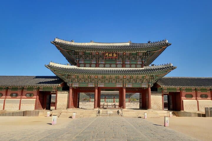 Full-Day Private Seoul Tour: Gyeongbokgung, Insadong & Namsangol Hanok Village photo 2