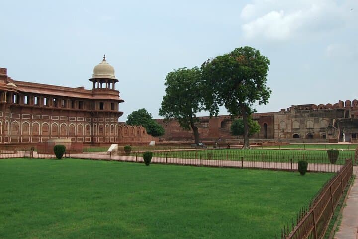 Same-Day Taj Mahal Tour from Delhi by Car: One-Day Agra Sightseeing photo 6