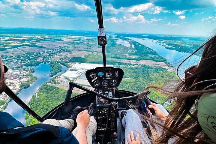Helicopter Pilot for a Day in Gatineau‑Ottawa — Intro Flight in a Robinson R44