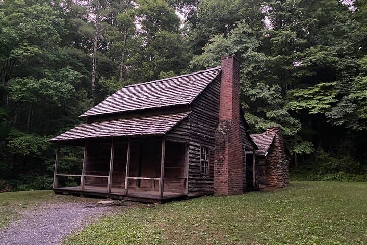 Cades Cove 5-Hour Mountain Heritage Tour — Loop Road History, Cabins & Wildlife