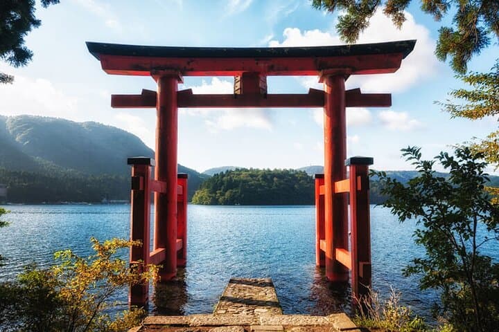 Private Hakone Luxury Van Tour: Customize a 10‑Hour Lake Ashi, Ōwakudani & Ropeway Day Trip photo 2