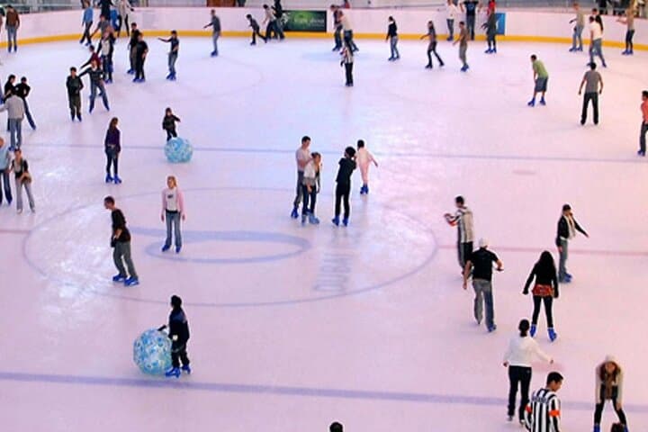 Glide Through Dubai: 3-Hour Ice Skating Experience at Dubai Mall photo 5