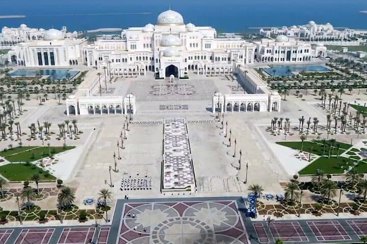 Private Abu Dhabi City Tour: Sheikh Zayed, Qasr Al Watan & Corniche photo 3