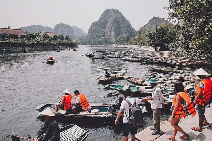 Ninh Binh Day Tour: Hoa Lu, Tam Coc Boat Ride & Mua Cave Viewpoint photo 4