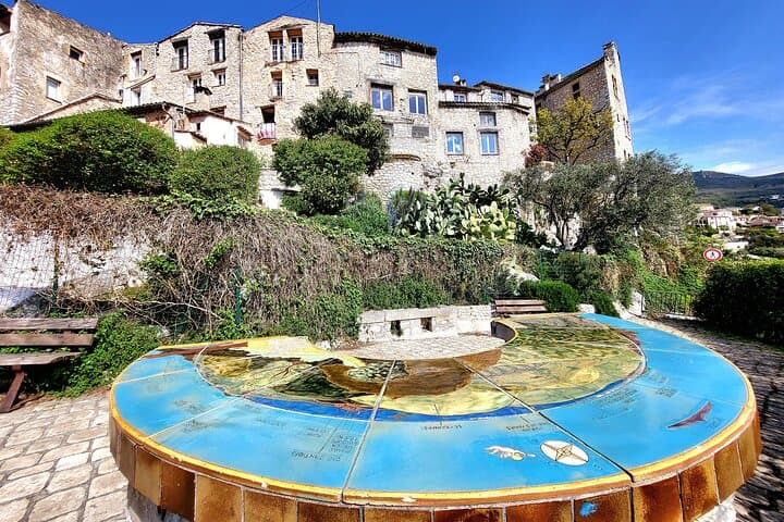 Private Hinterland Discovery Tour of the Côte d'Azur — Grasse, Gourdon & St-Paul de Vence photo 2