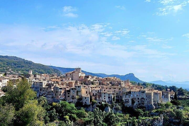 Private Hinterland Discovery Tour of the Côte d'Azur — Grasse, Gourdon & St-Paul de Vence photo 4