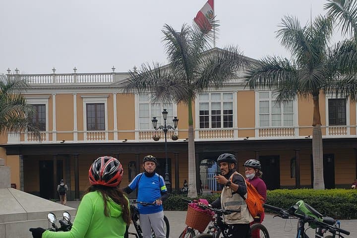 Half-Day Bike Tour: Miraflores to Lima’s Historic Center photo 3