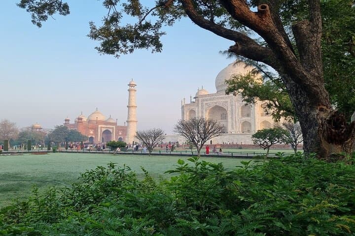 Same-Day Taj Mahal Tour from Delhi by Car: One-Day Agra Sightseeing photo 2