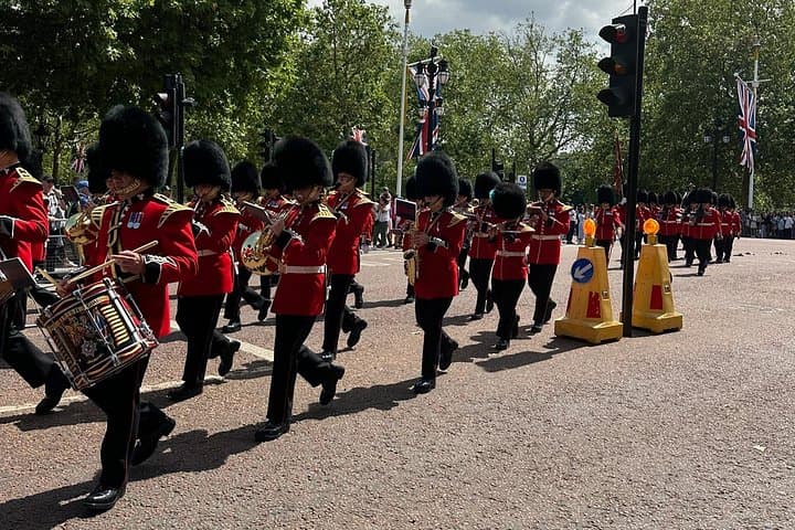 Changing of the Guard Self-Guided Audio Tour in London — St. James's Park Walk photo 2