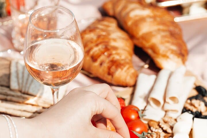 Sydney Harbour Wine Tasting Picnic — Australian Wines with Harbour Bridge Views