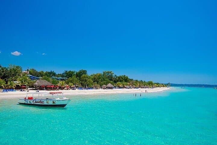 Embark on a Vibrant Jamaican Adventure: Seven Miles Beach & Rick’s Cafe