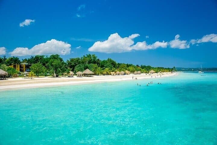 Embark on a Vibrant Jamaican Adventure: Seven Miles Beach & Rick’s Cafe photo 2
